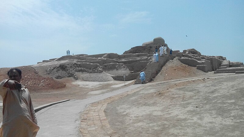 File:Buddhist Stupa Mohenjo-daro ARN-01.jpg