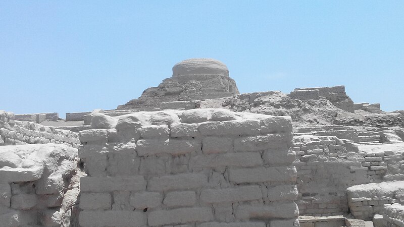 File:Buddhist Stupa Mohenjo-daro ARN-08.jpg