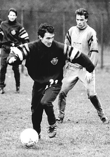 File:Bundesarchiv Bild 183-1990-1203-016, 1. FC Dynamo Dresden, Training, Uwe Roesle, Hans-Uwe Pilz.jpg