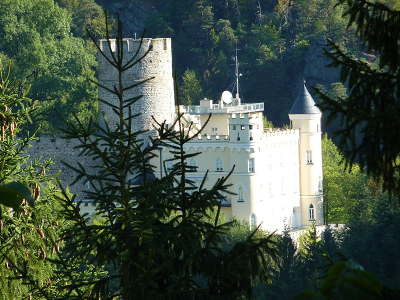 File:Burg Hartenstein.jpg