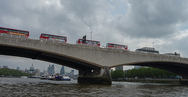 File:Buses on Waterloo Bridge, London - geograph.org.uk - 3961993.jpg