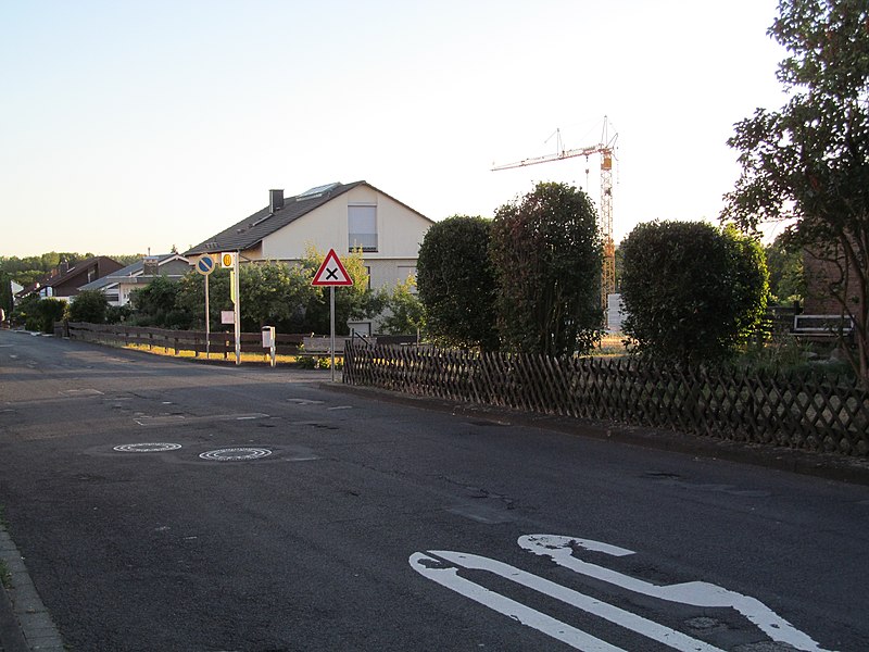 File:Bushaltestelle Talstraße, 2, Crumbach, Lohfelden, Landkreis Kassel.jpg