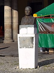 Busto Arnaldo Pimenta da Cunha