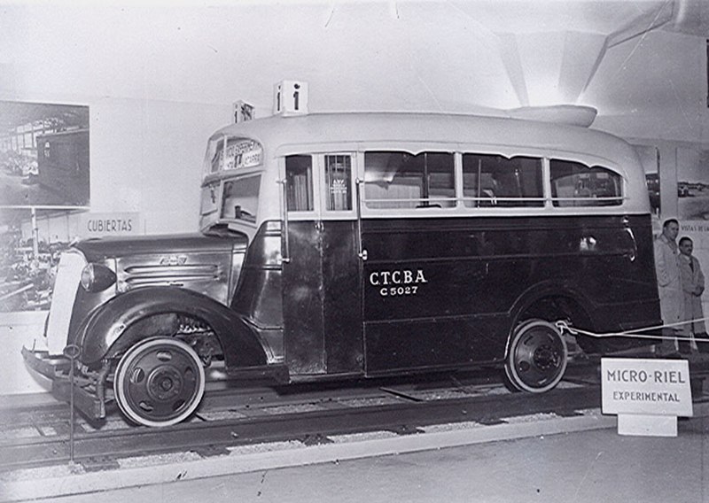 File:C.T.C.B.A. (Autovía en expo-1943).jpg