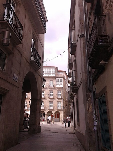 File:Callejón Plaza de la Constitución.jpg