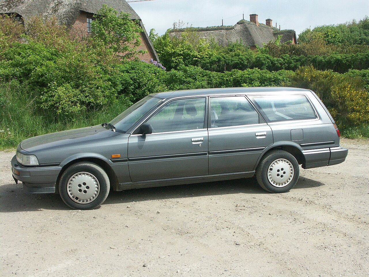 1280px-Camry-Wagon-SV21-Sideview.JPG