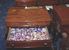 Desk - Wikipedia