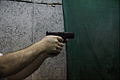 卡拉卡尔F型手枪的低中轴线（英语：Bore-axis）原理有助于减少射击时枪口上扬（英语：Muzzle rise）。