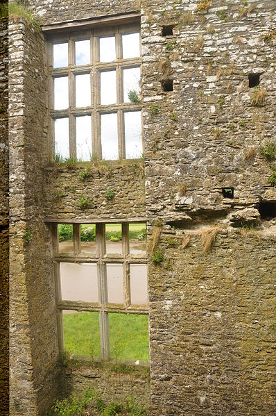 File:Carew Castle (6832).jpg