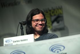 Carlos Valdes, som spiller Vibe på den lille skjermen i Flash-serien.