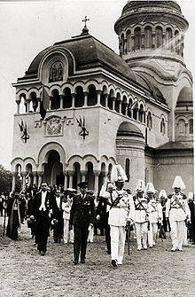 Regele Carol al II-lea, Mihai, Mare Voievod de Alba Iulia și premierul Gheorghe Tătărescu, la sfințirea Catedralei Sf. Constantin și Elena (1935)