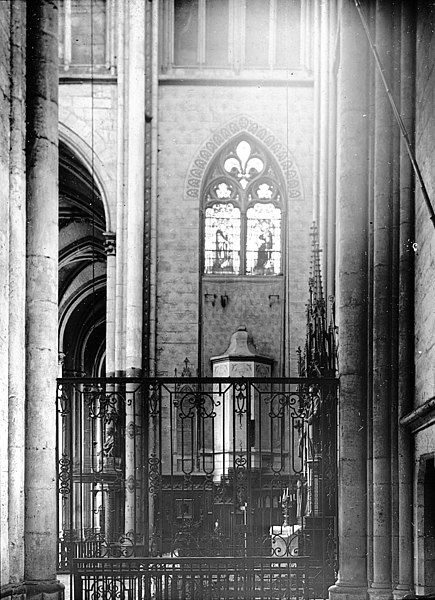File:Cathedral, St. Quentin, France, 1907. (2800959388).jpg