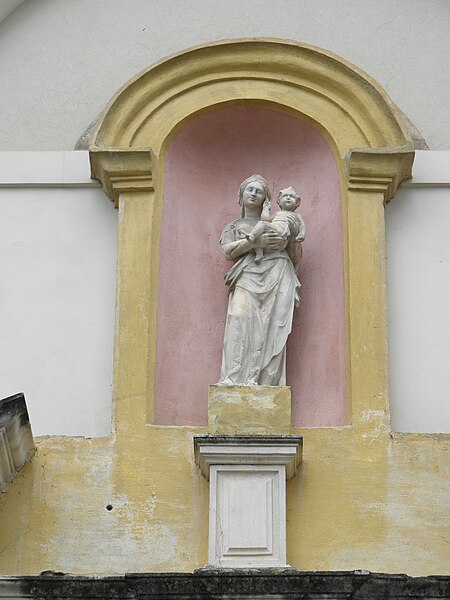 File:Chiesa di San Pietro, sommità del portale laterale (Camposampiero).jpg