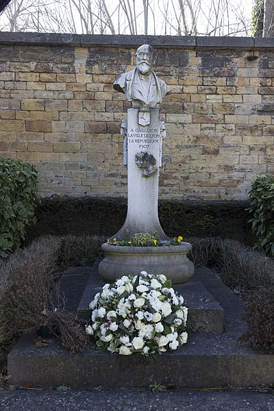 File:Cimetière de Loyasse - Tombe Antoine Gailleton.jpg