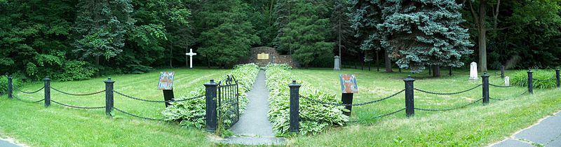 File:Cimetiere militaire ile Sainte-Helene.jpg