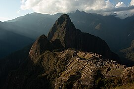 Ciudadela de Machu Picchu al atardecer 2.jpg