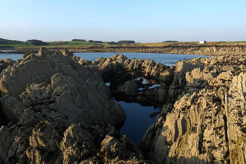 File:Coastline, The Bents, Kirkcudbrightshire - geograph.org.uk - 4657310.jpg