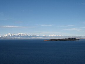 Cordillera Real e Isla de la Luna en el Lago Titicaca - La Paz - Bolivia.jpg