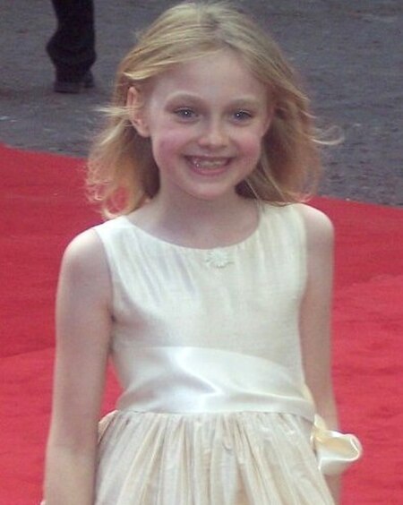 Tập_tin:Dakota_Fanning_cropped.jpg