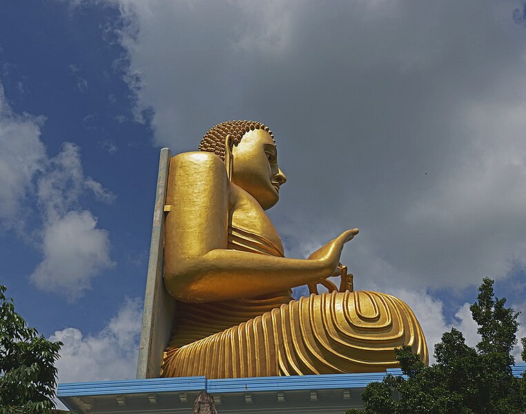 File:Dambulla (12199239574).jpg