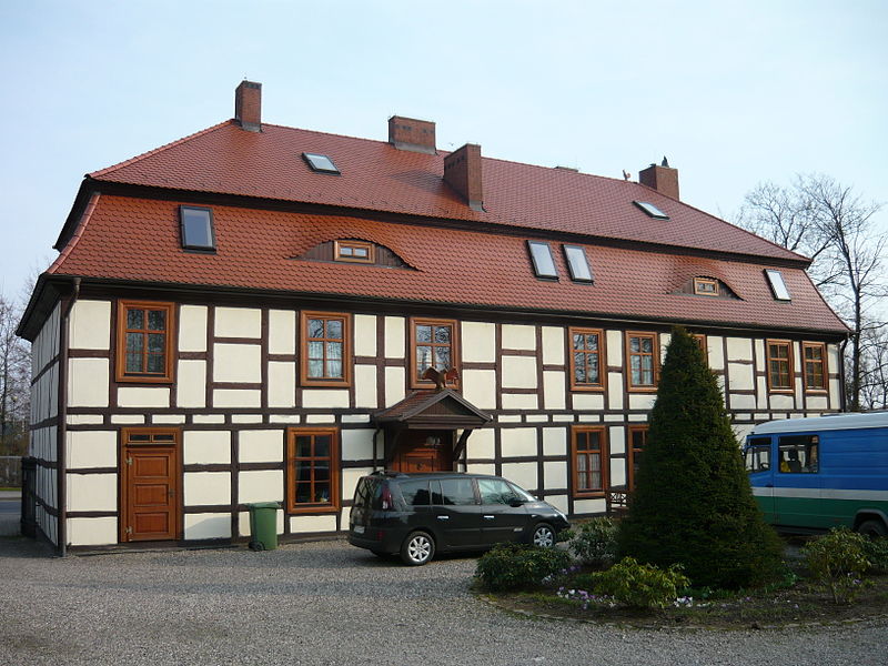 File:Darłowo-Castle Inn's back side.JPG