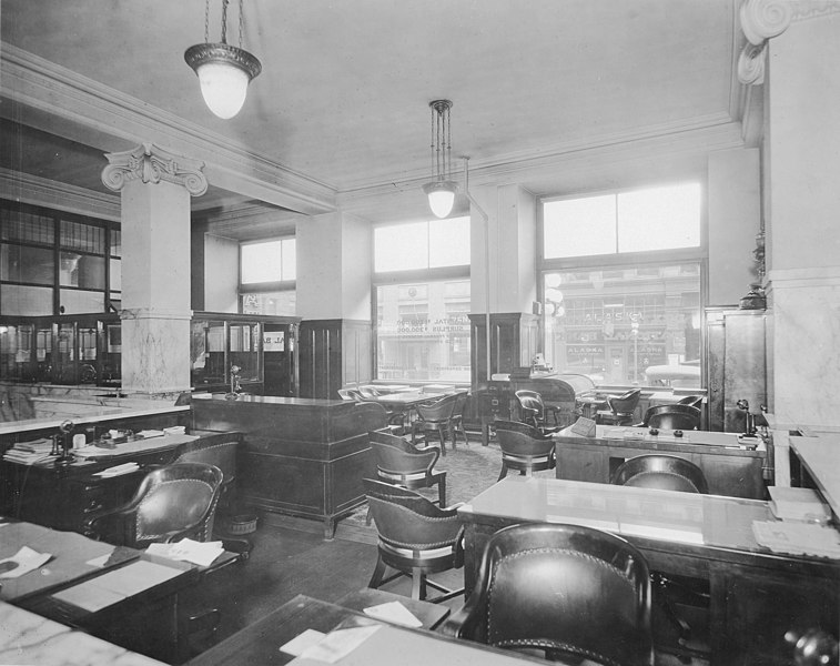 File:Dexter Horton National Bank interior located in the New York Block, ca 1920 (SEATTLE 3114).jpg