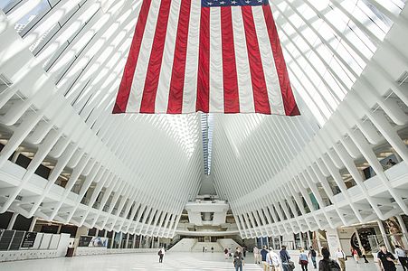 Interior of the Oculus of the World Trade Center Transportation Hub. Terminaaliasema sisätilaa, New York City, USA (2016).