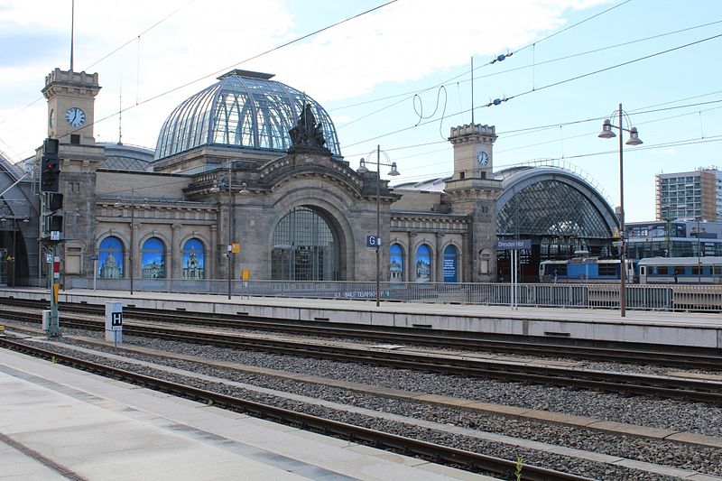 File:Dresden-hauptbahnhof-am-12-juli-816382.jpg