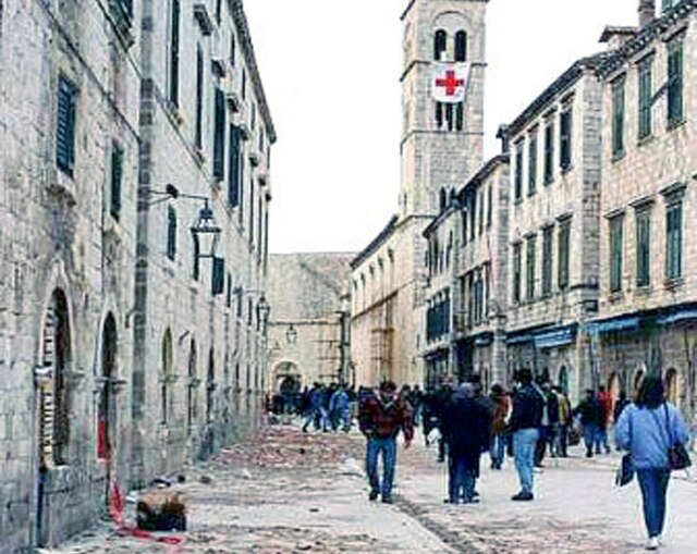 Image: Dubrovnik Wartime Stradun (cropped)