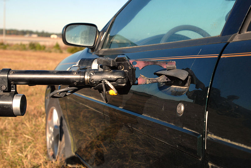 File:EOD Robot opens car door DVIDS349197.jpg