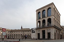 Construction du Museo del Novecento sur la Piazza del Duomo, Milan.jpg