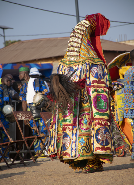 File:Egungun Allada au Bénin.png