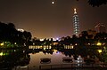 La tour Taipei 101, plus haut gratte-ciel du monde de 2004 à 2010, vue du parc du Mémorial Sun Yat-sen.