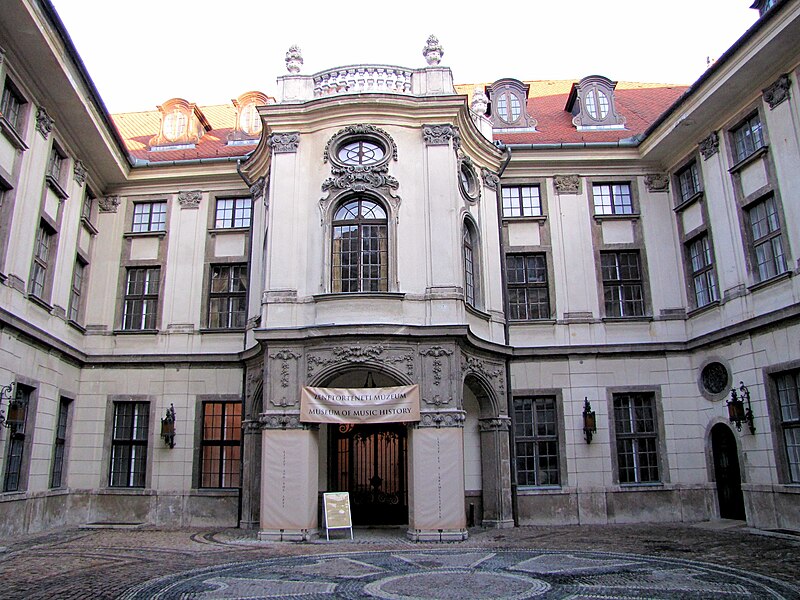 File:Erdődy palota 2.jpg