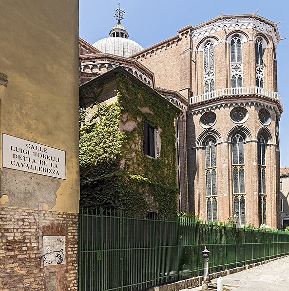 File:Exterior of Santi Giovanni e Paolo (Venice) - Abside.jpg