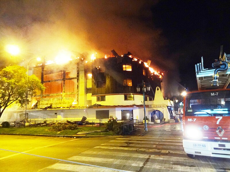 File:Fire Colina Hotel, Puerto Montt, Chile 19.JPG