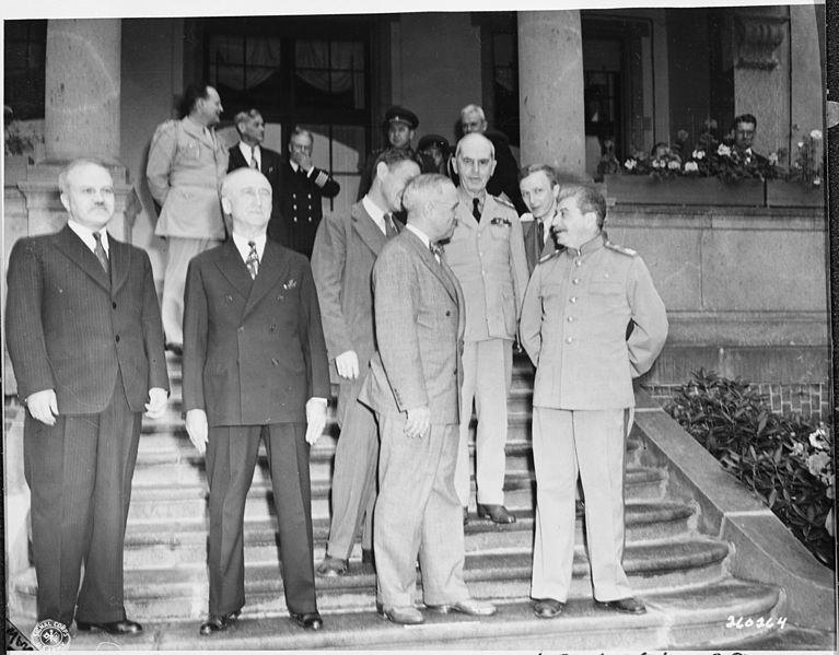 File:First visit of Soviet leader Josef Stalin with President Harry S. Truman during the Potsdam Conference in Potsdam... - NARA - 198877.jpg