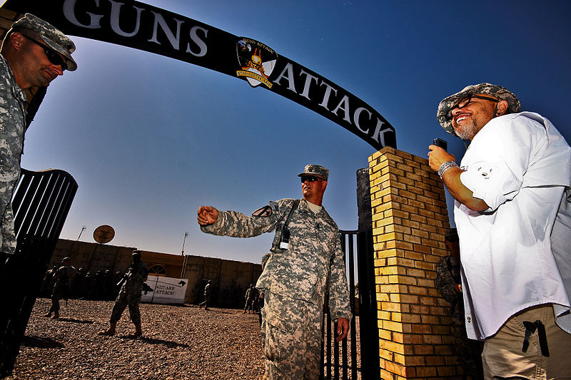 File:Flickr - The U.S. Army - Welcoming actor Joe Pantoliano to Camp Taji, Iraq.jpg