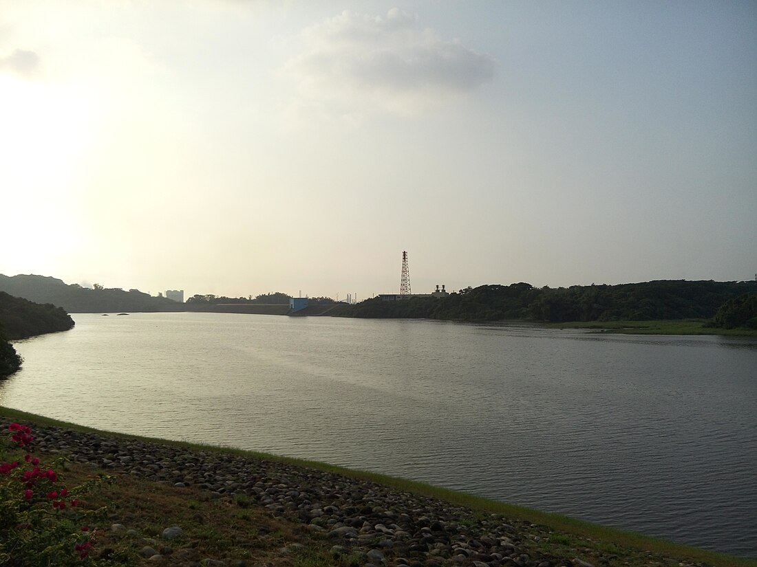 鳳山水庫太陽光電場