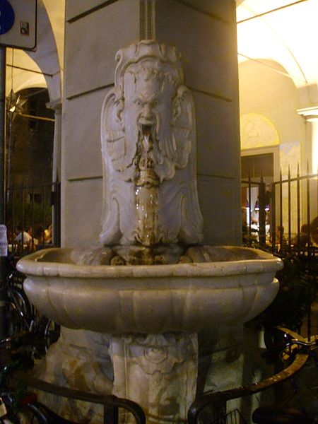 File:Fontana Loggia del Grano.JPG