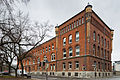 Deutsch: Frühere Infanteriekaserne Am Welfenplatz Nr. 2 im Stadtteil List von Hannover. Heute ist im Gebäude die Polizei Hannover ansässig. English: Former infantry barracks located at Welfenplatz square no. 2 in List district of Hannover, Germany. Today, the building is used by the police department.