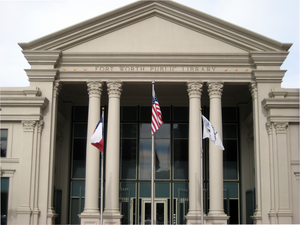 Wejście do biblioteki Fort Worth Central.png