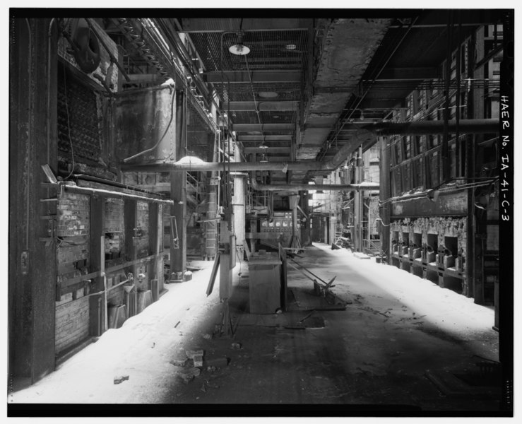 File:GENERAL VIEW OF BOILER ROOM, LOOKING NORTH; CONTROL PANEL AT CENTER; BOXLIKE, RIVETED HOUSING AT TOP CENTER CONTAINED AUGER FOR COAL DISTRIBUTION SYSTEM - Rath Packing Company, HAER IOWA,7-WATLO,4C-3.tif