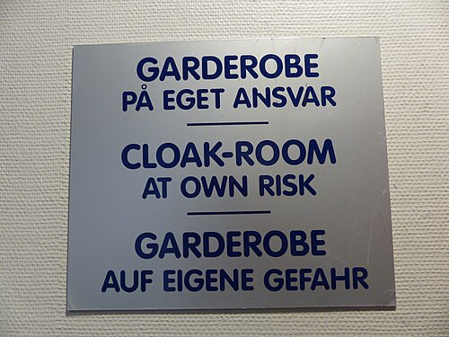 Dreisprachiges (in dänisch, englisch und deutsch) Hinweisschild in einem Hotel in Kopenhagen