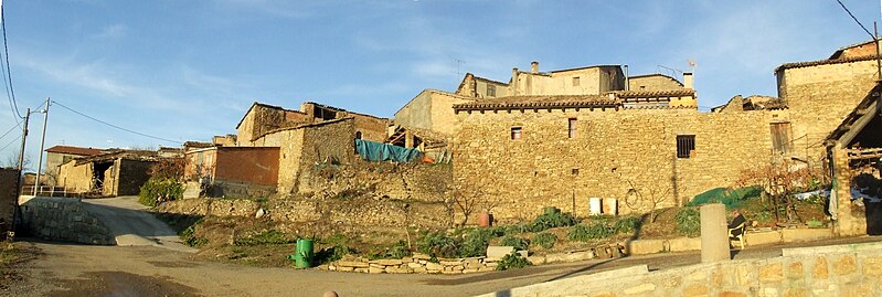 File:Gavet de la Conca. Sant Serni. Panorama del poble des del sud.JPG