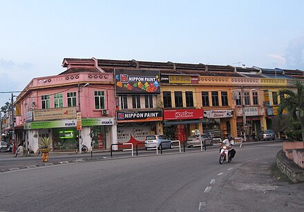 (Slightly) more than a railway junction: shophouses in Gemas