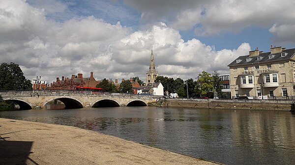 River Great Ouse at Town Bridge, Bedford looking towards St Paul's Church and the Swan Hotel. Great Ouse at Town Bridge, Bedford.jpg