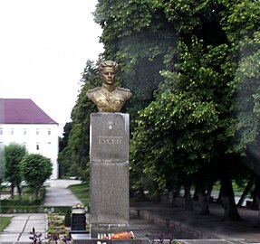 Памятник С.И. Гусеву