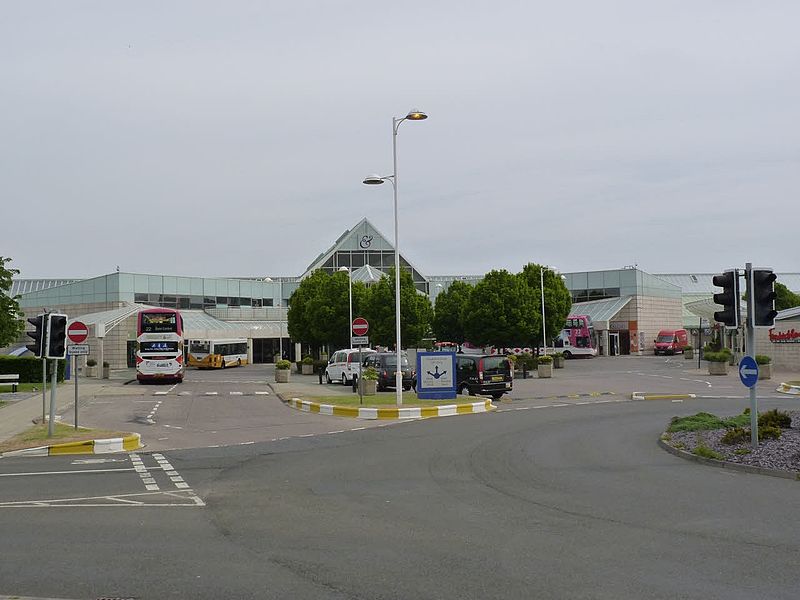 File:Gyle Centre bus station, Edinburgh, 11 June 2013.jpg