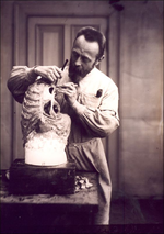 Thumbnail for File:Hans Virchow in a white work coat, during the fine preparation on an upright human chest.png